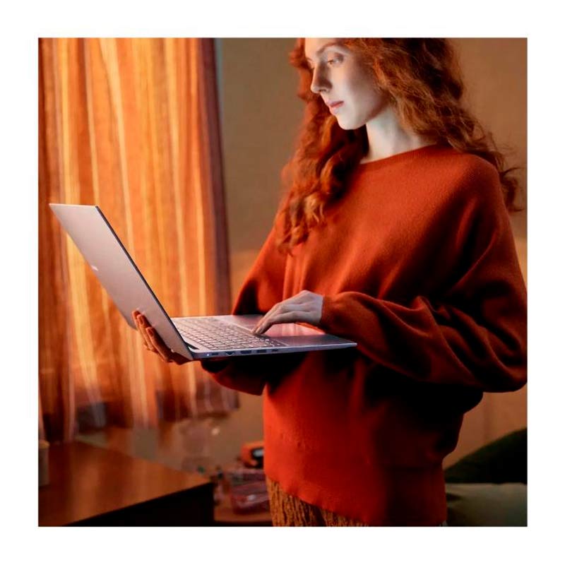 Laptop Samsung Book 4 15.6" Core 7 150U 16GB RAM 512GB SSD Plateado W11 Home Teclado Ingles